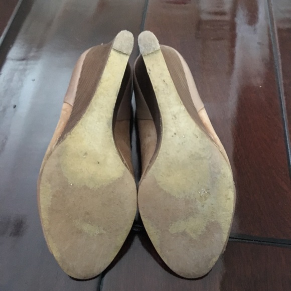 Banana Republic Sz 7 Peep Toe Wedges - Picture 6 of 8